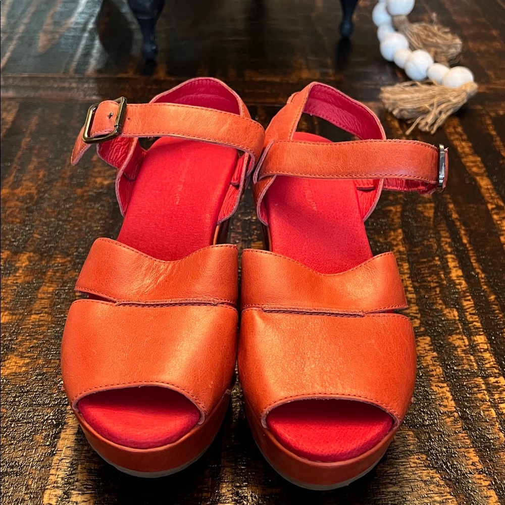 Chocolat Blu Open-Toe Wedge Sandals size 7 - Picture 3 of 5